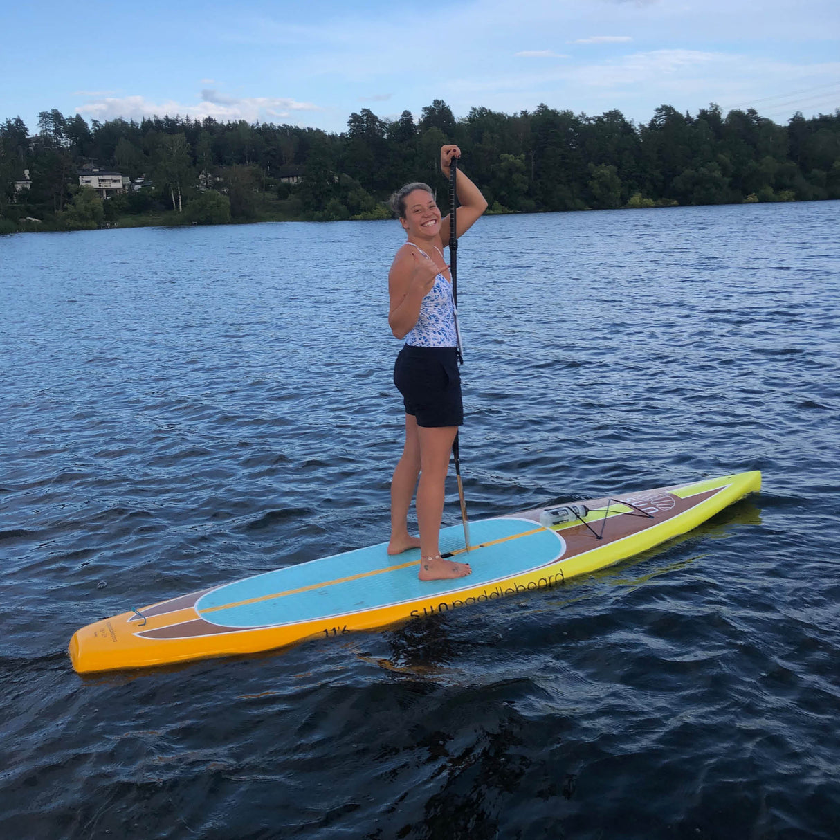 SUN 11.6 Touring – hård glasfiber-SUP med träfinish för stabil och effektiv paddling
