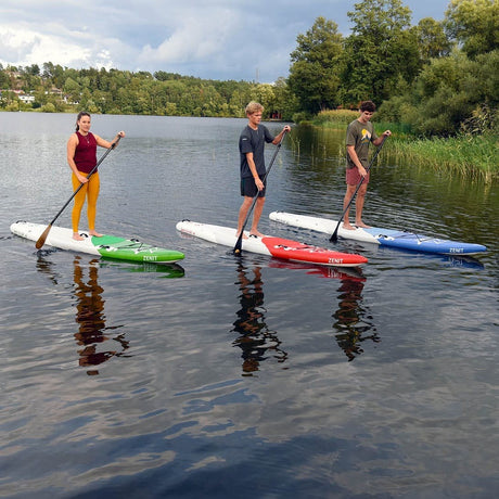 Uppblåsbar SUP – SUN Zenit paddleboard i olika storlekar, idealisk för touring med stabilitet och smidigt glid.