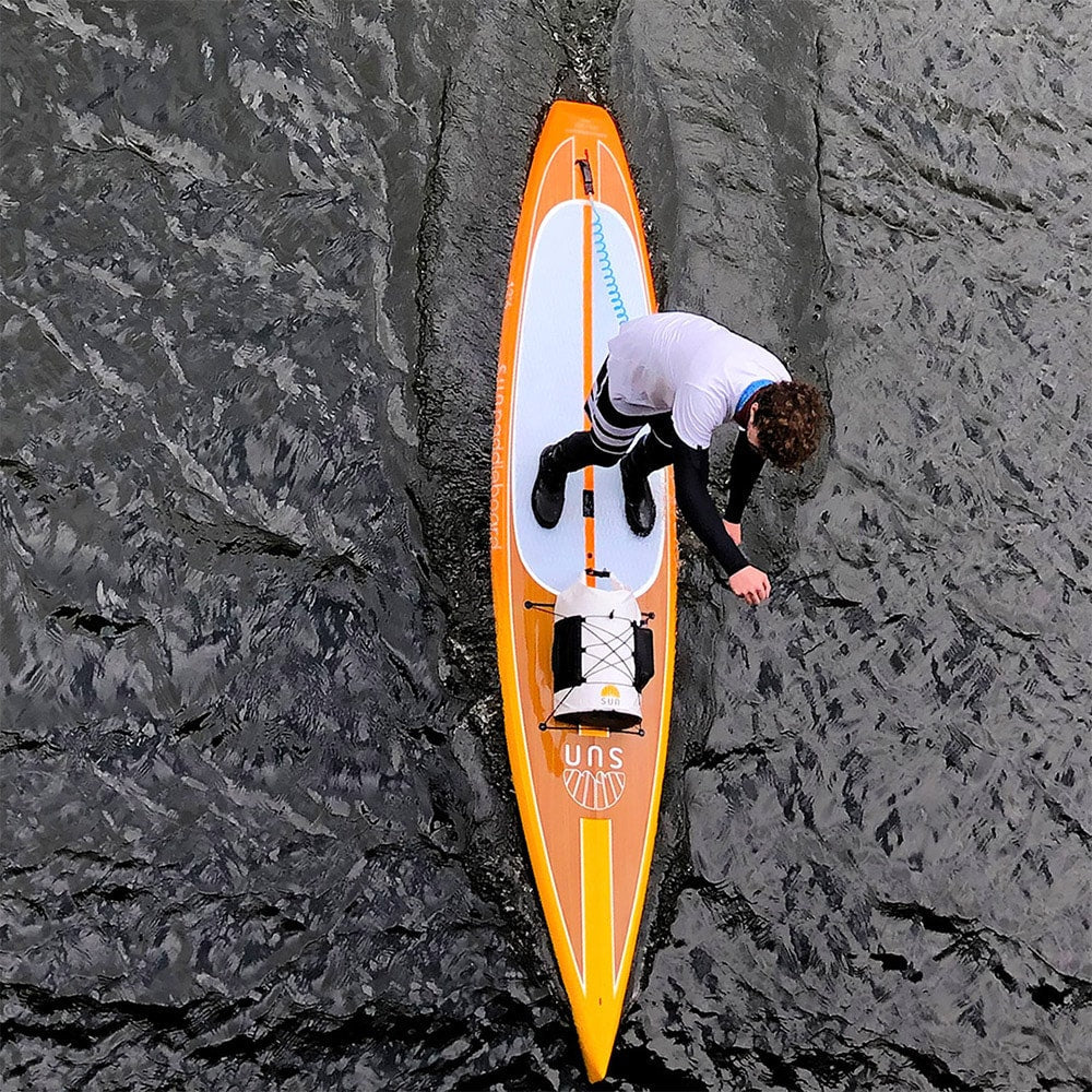 SUN Drybag 30L – vattentät däcksväska monterad på SUP från SUN Paddleboard