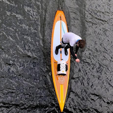 SUN Drybag 30L – vattentät däcksväska monterad på SUP från SUN Paddleboard