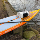 SUN Drybag 30L – vattentät däcksväska monterad på SUP från SUN Paddleboard