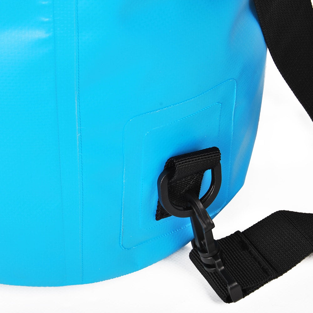 Närbild på det robusta fästet/spännet på Vidda Drybag för säker stängning och torrförvaring