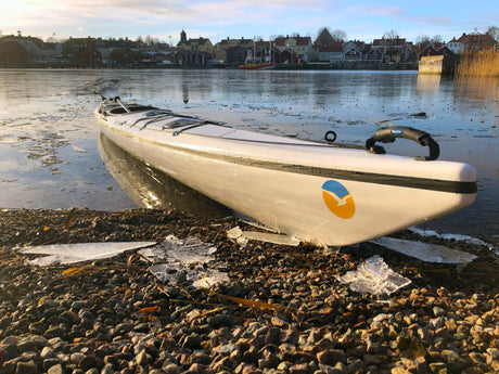 SeaBird Expedition – glasfiberkajak på vattnet