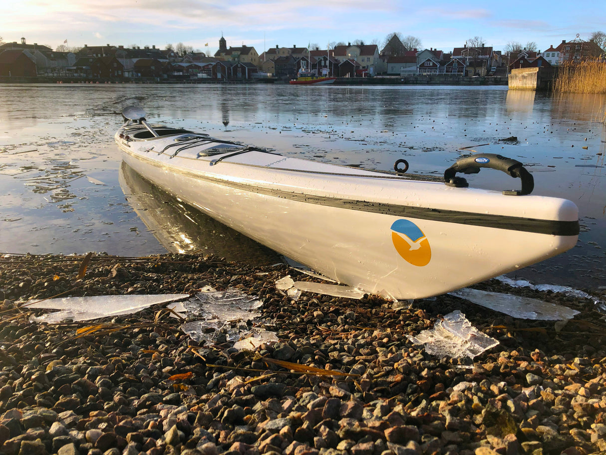 SeaBird Expedition – glasfiberkajak på vattnet