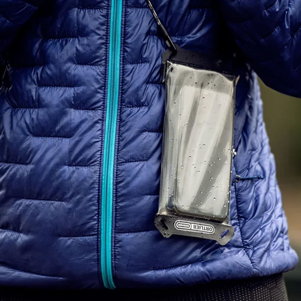 Ortlieb Safe-It – mobilfodral runt halsen, perfekt för aktiv användning
